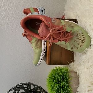 Like NEW On Cloudtec Running Shoes, sz 9